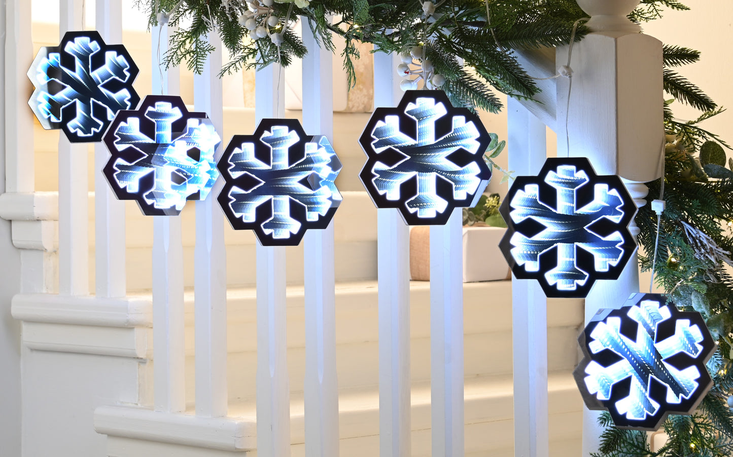 Infinity Light Christmas Garland - 6 Snowflakes - Ice White