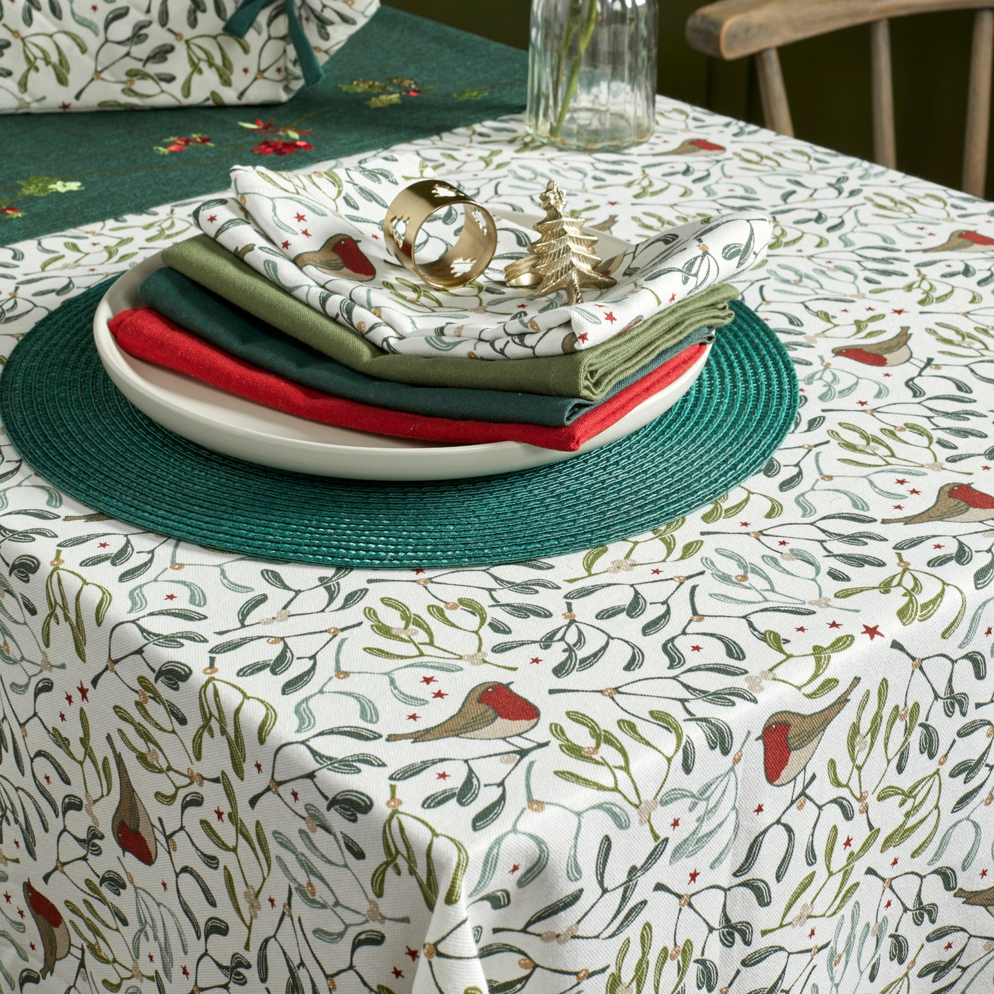 Walton and Co Robins and Mistletoe Christmas Tablecloth 100cm X 100cm